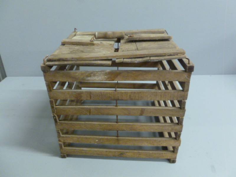 lot 12 image: Antique Egg Crate