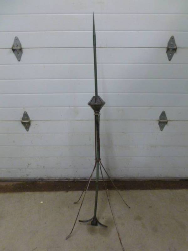 lot 14 image: Antique Lightning Rod