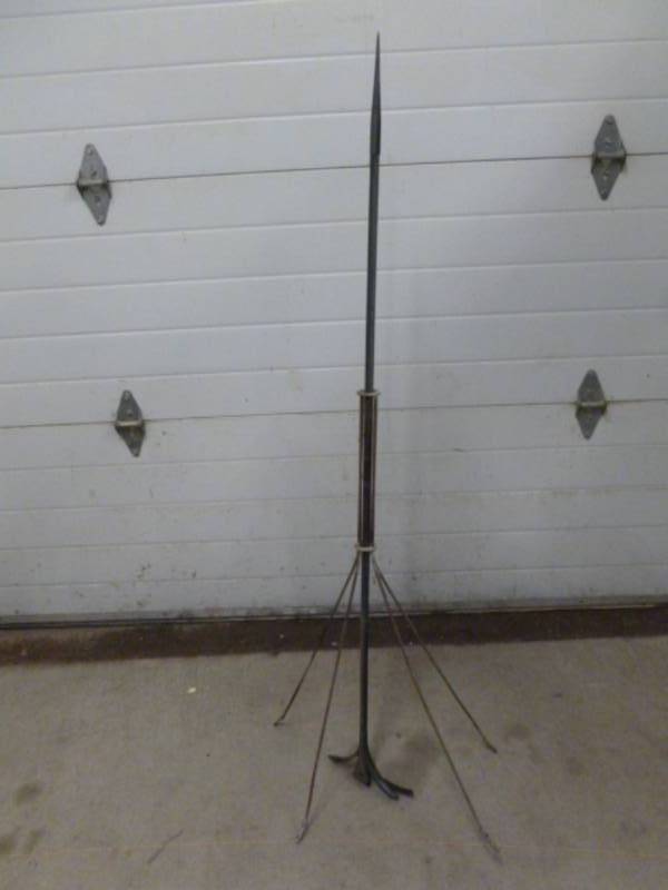 lot 16 image: Antique Lightning Rod