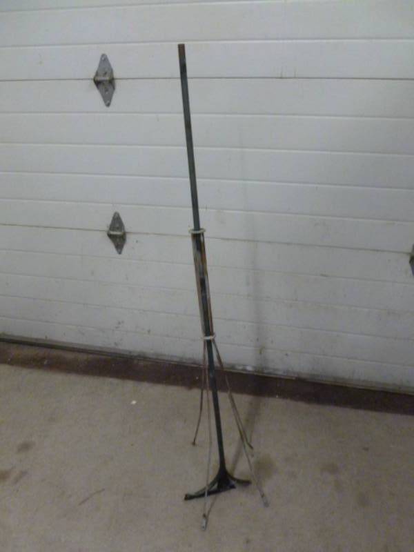 lot 17 image: Antique Lightning Rod