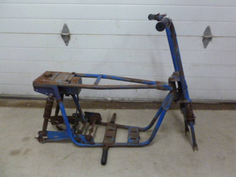 lot 20 image: Vintage Dirt Bike Frame