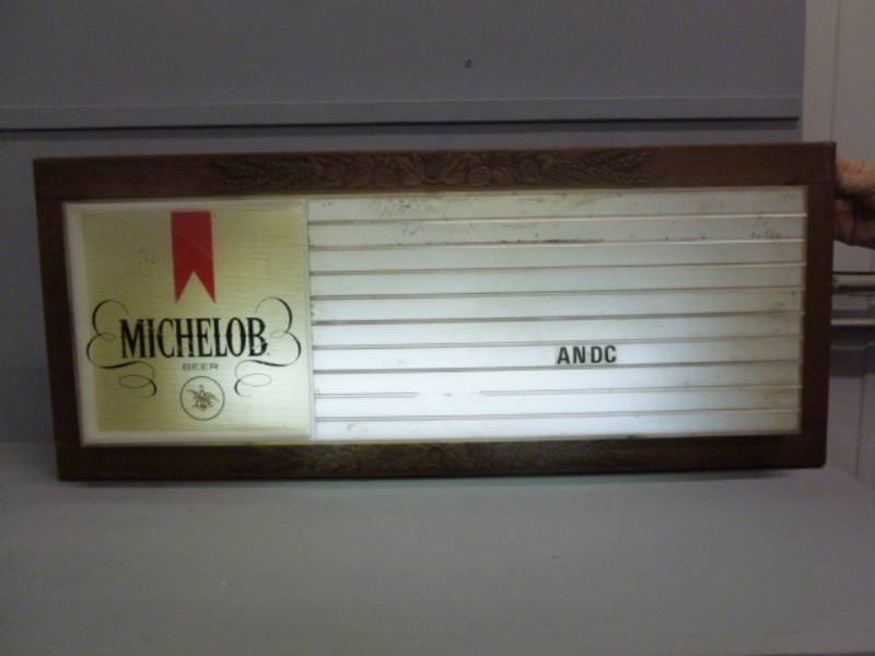 lot 25 image: Vintage Beer Lightup