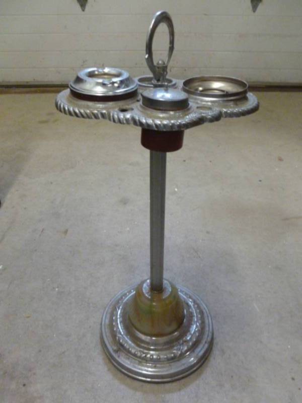 lot 27 image: Vintage Smoke Stand