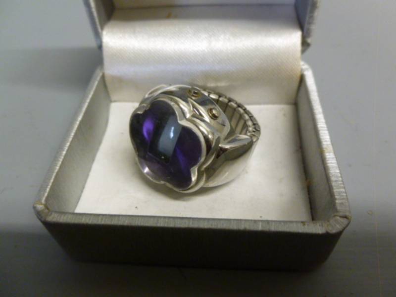 lot 91 image: Ring Watch