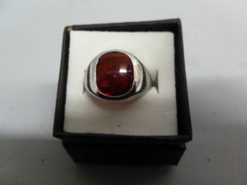 lot 95 image: Ladies Ring