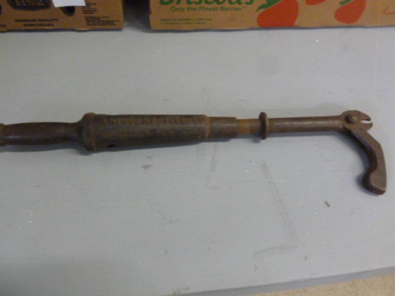 lot 132 image: Antique Nail Puller