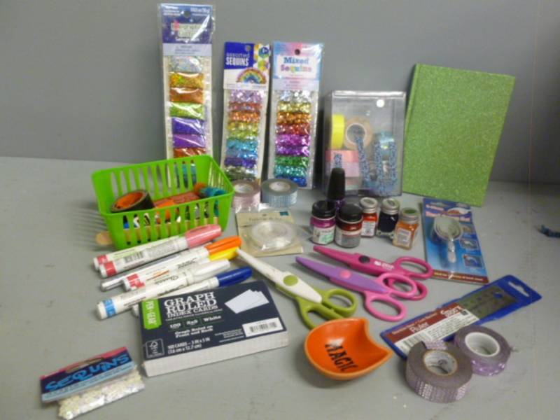 lot 175 image: Craft Items