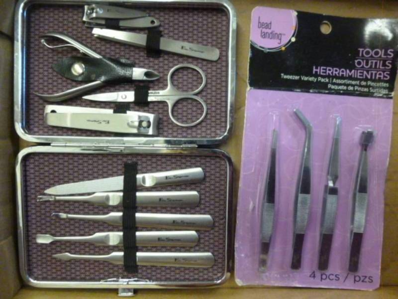 lot 189 image: Grooming Kit