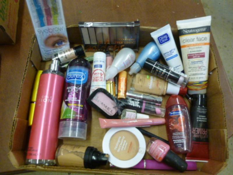 lot 190 image: Makeup
