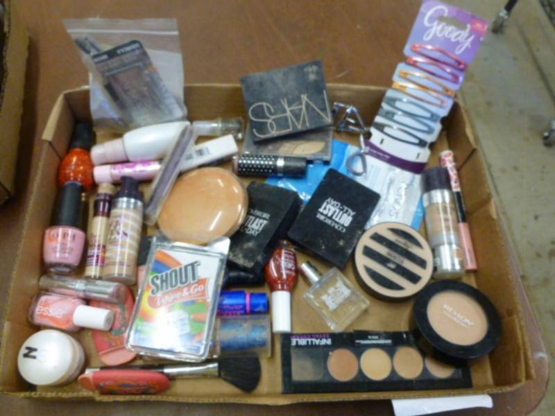 lot 191 image: Makeup