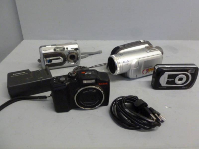 lot 194 image: Cameras