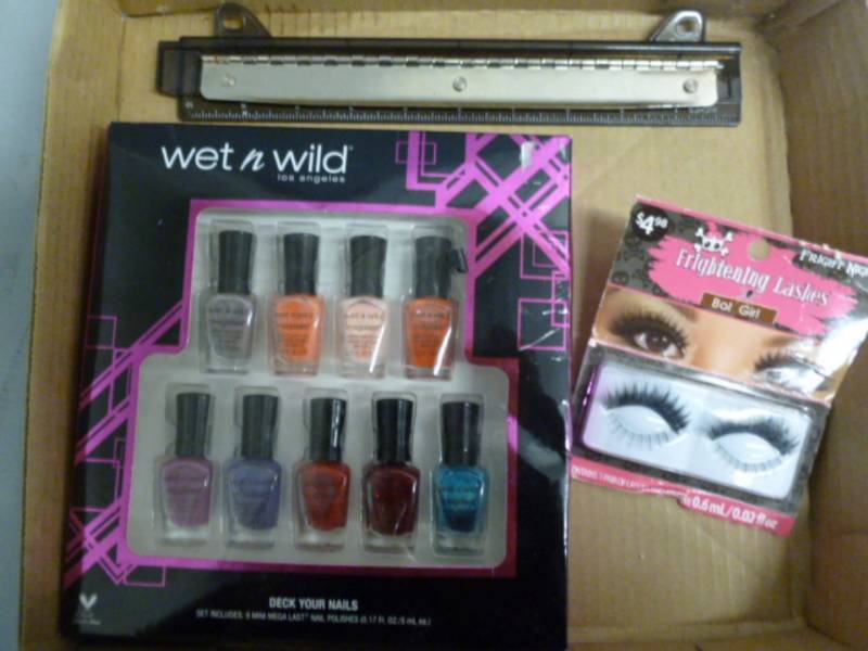 lot 201 image: Makeup