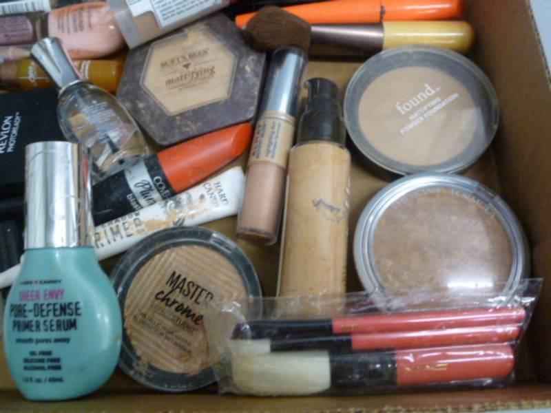 lot 203 image: Makeup