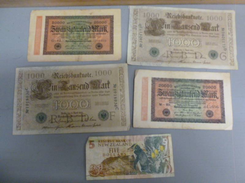 lot 215 image: Paper Money