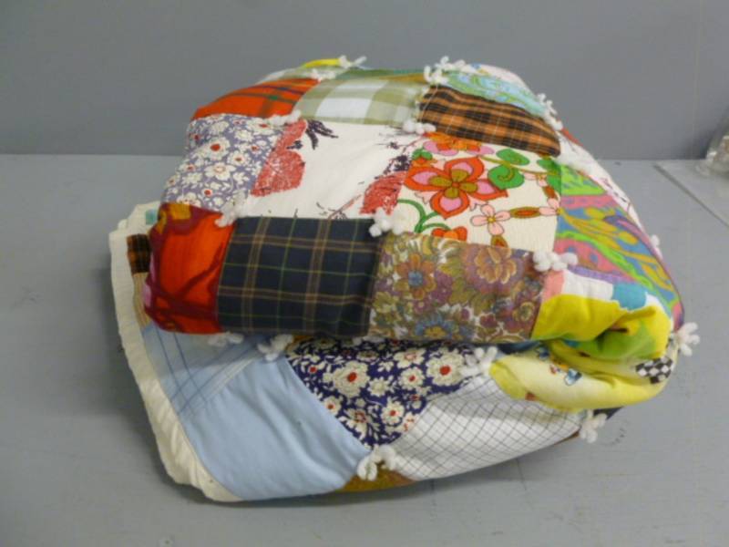 lot 242 image: Vintage Quilt