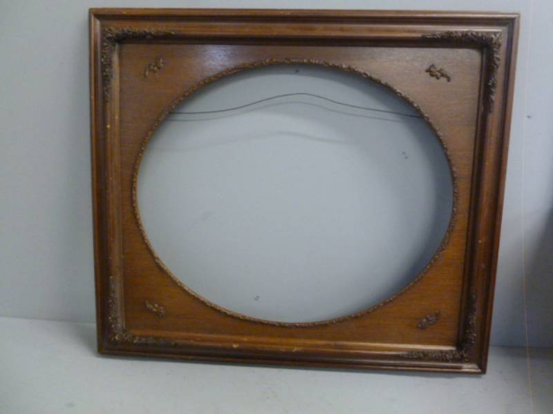 lot 246 image: Antique Picture Frame