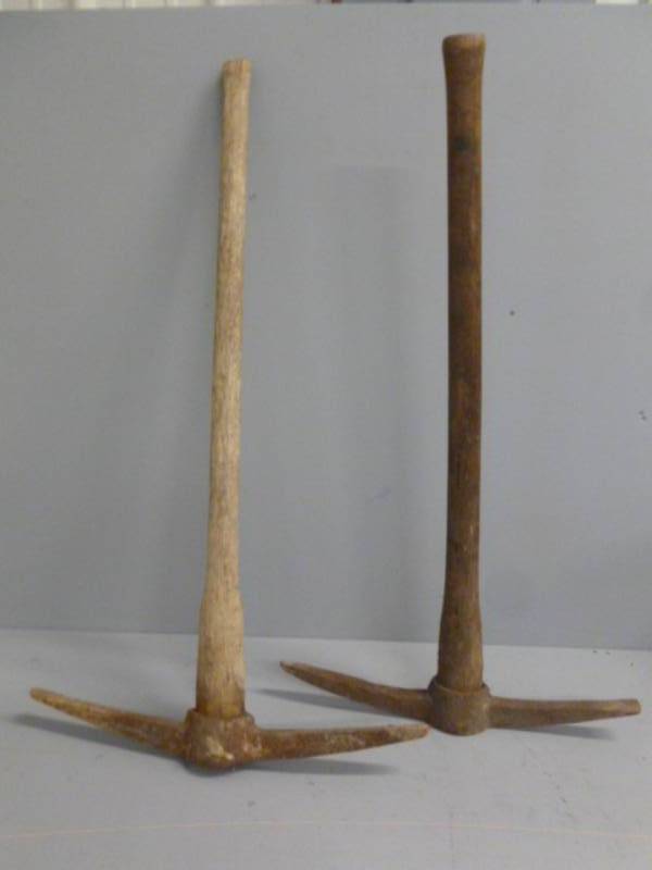 lot 281 image: Vintage Pick Ax