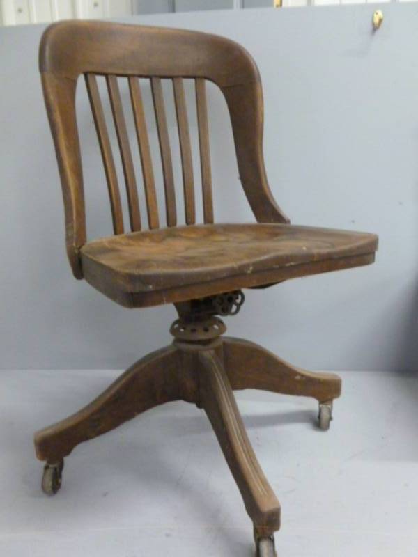 lot 283 image: Antique Wooden Chair