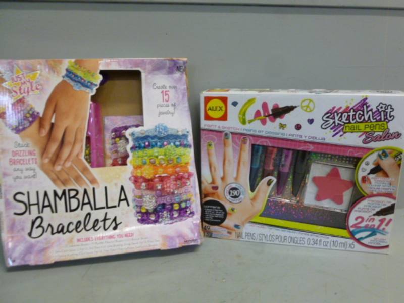 lot 313 image: Kids Toy Sets