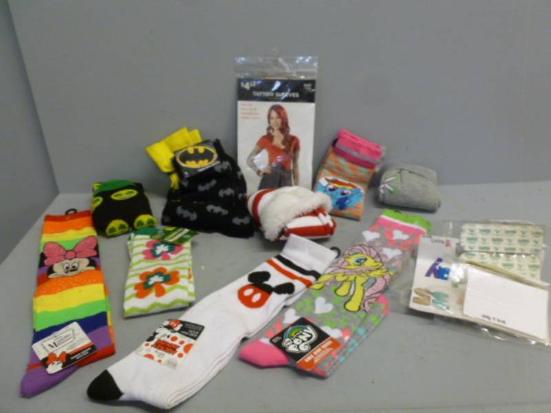 lot 323 image: Kids Socks