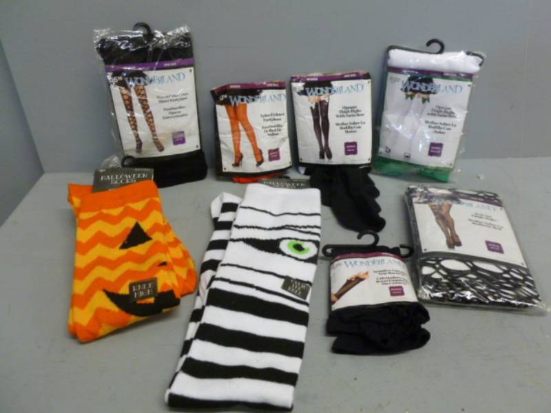 lot 326 image: Halloween Items