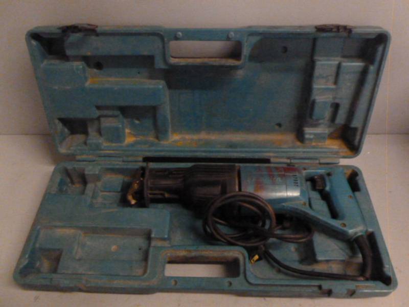 lot 328 image: Makita Sawzall