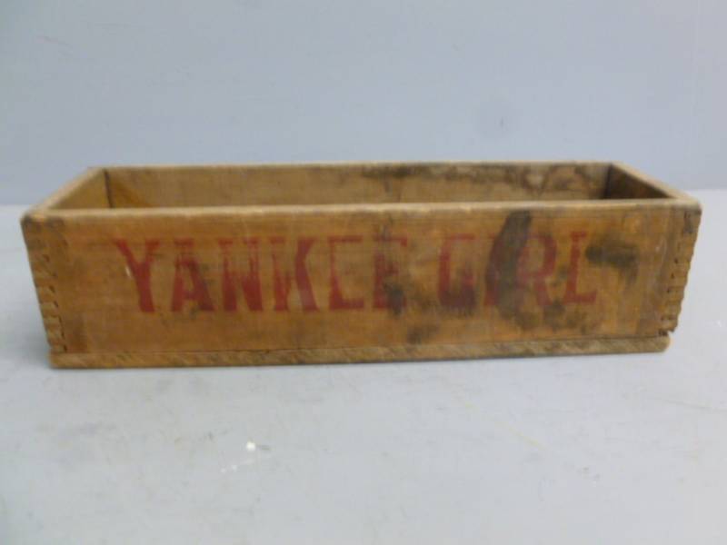 lot 350 image: Vintage Tobacco Box