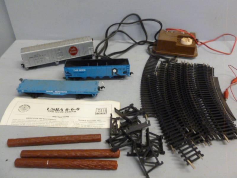 lot 357 image: HO Scale Train Set Items