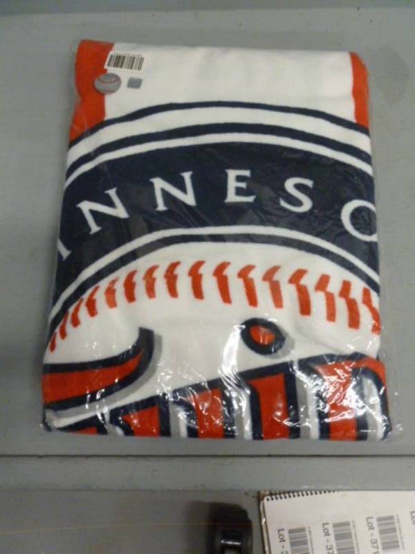 lot 375 image: New Twins Beach Towel