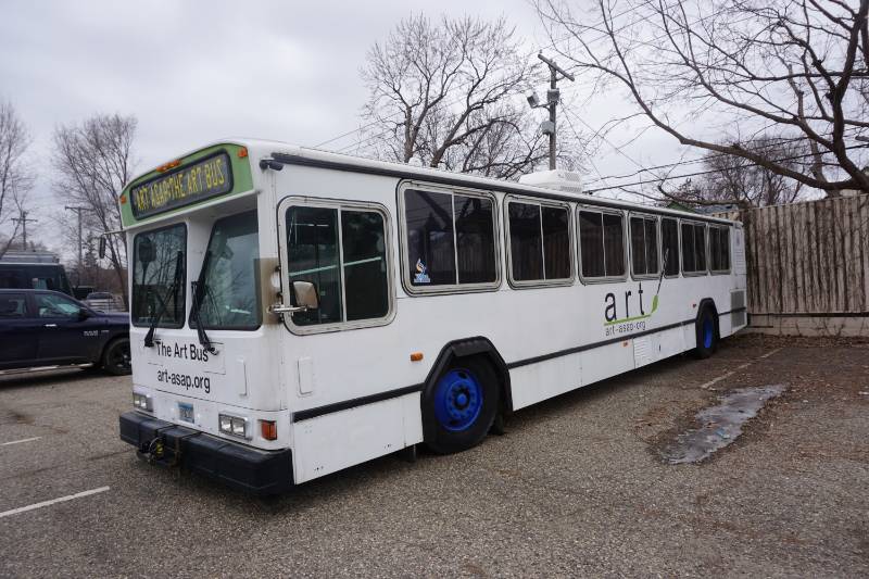 lot 1 image: 2001 Gillig Phantom 40 Custom Traveling Mobile ClassroomStudio Transit Bus