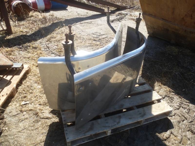 lot 48 image: Merritt Truck Box & Fenders