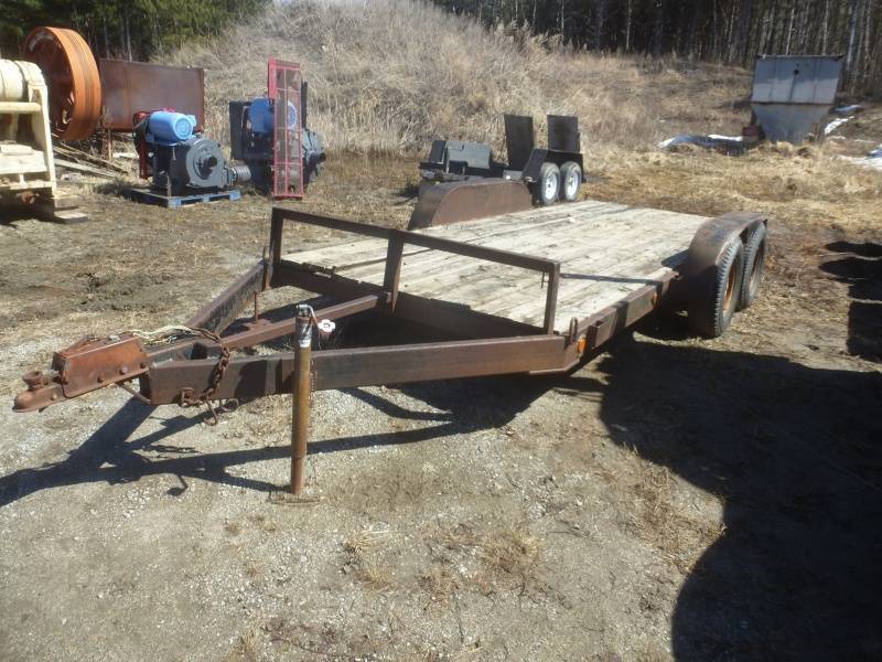 lot 2 image: 2001 Car Trailer