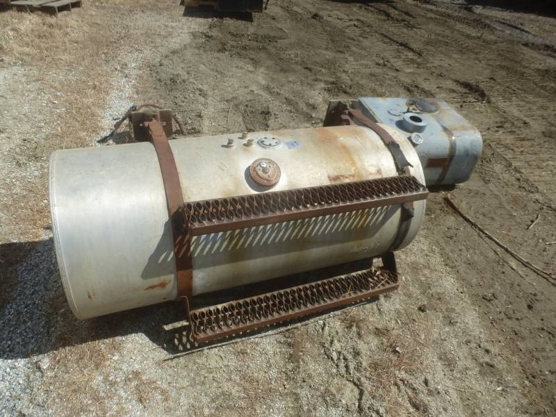 lot 62 image: Aluminum Fuel Tank Semi