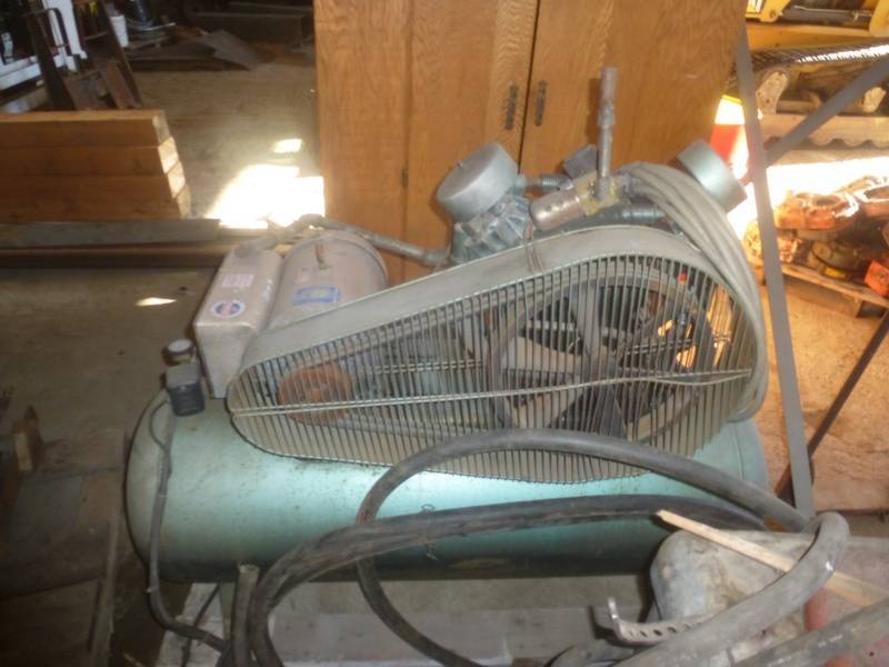 lot 6 image: Speed Air Compressor