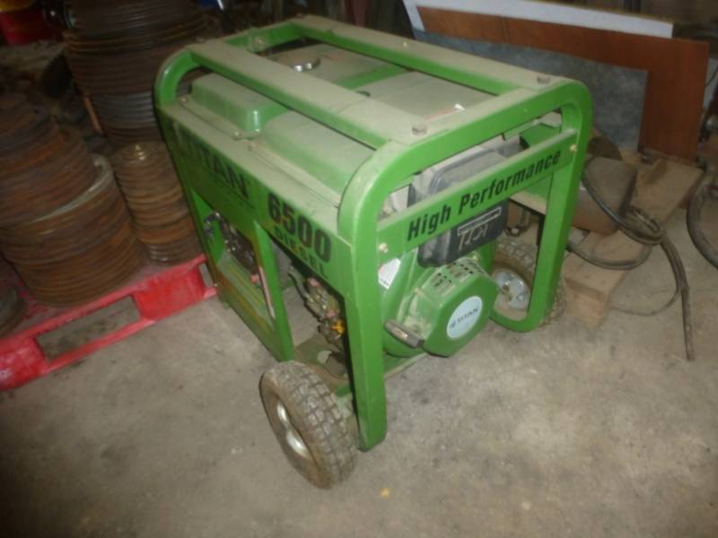 lot 8 image: Titan Portable Generator