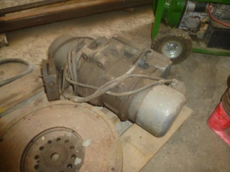 lot 9 image: P & H Chain Hoist