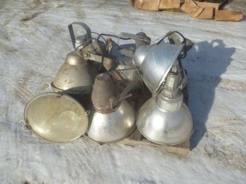 lot 24 image: Shop Lights