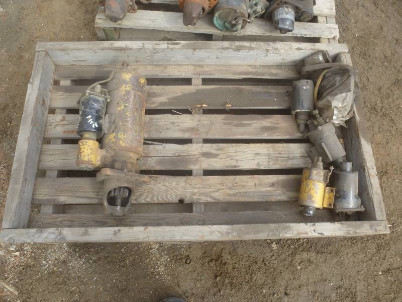 lot 28 image: Detroit 24 Volt Starter