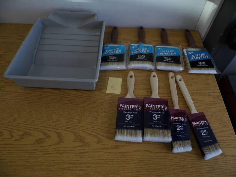 lot 6 image: Paint Brushes