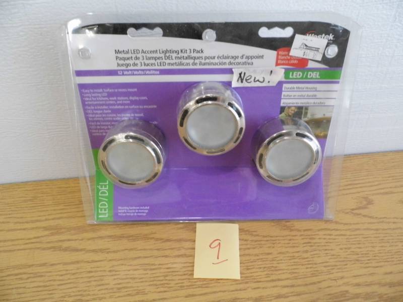 lot 9 image: 3 Pack Puck Lights