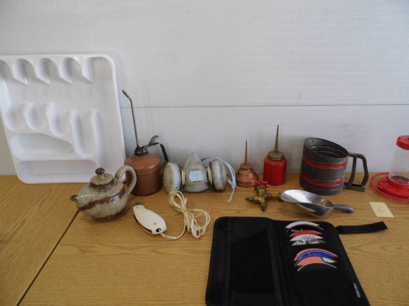 lot 15 image: Oil Cans - Respirator - CDs