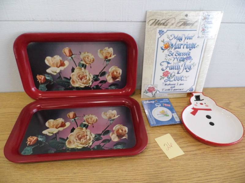 lot 26 image: 2 Vintage Trays - Needlepoint Kits