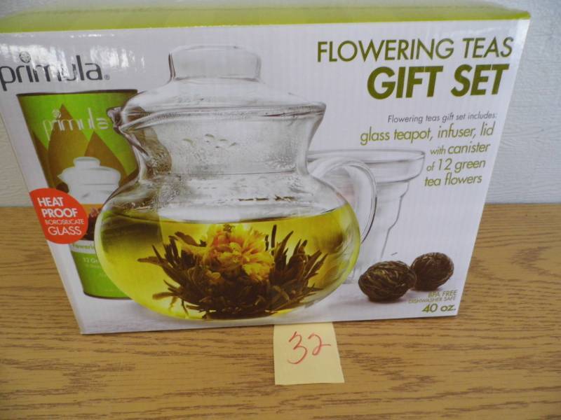 lot 32 image: Flowering Tea Gift Set