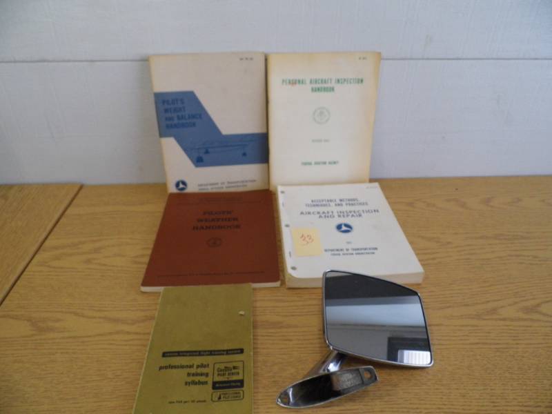 lot 33 image: Pilot - Aviation Books