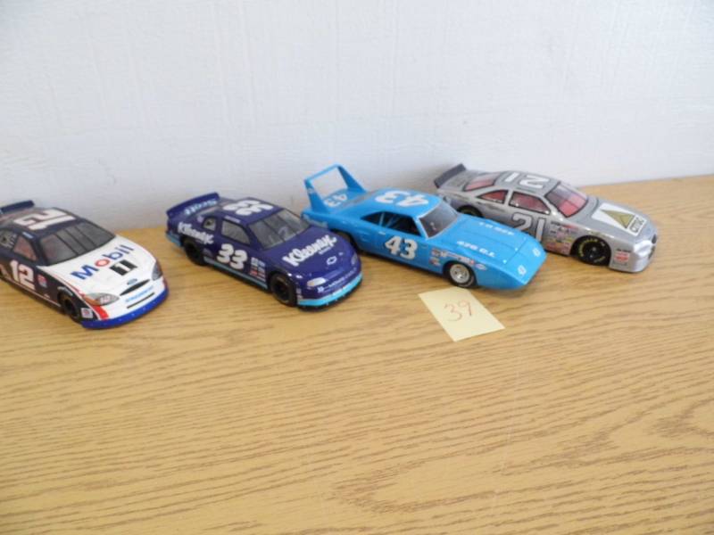 lot 39 image: Lot of 4 Diecast Vehicles