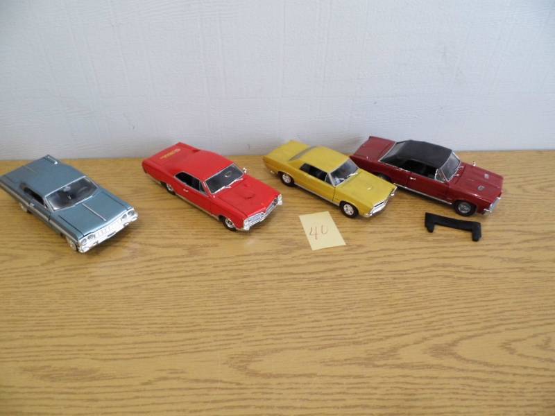 lot 40 image: Lot of 4 Diecast Vehicles