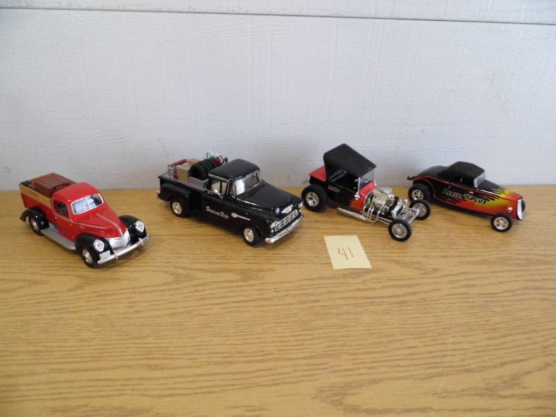 lot 41 image: Lot of 4 Diecast Vehicles