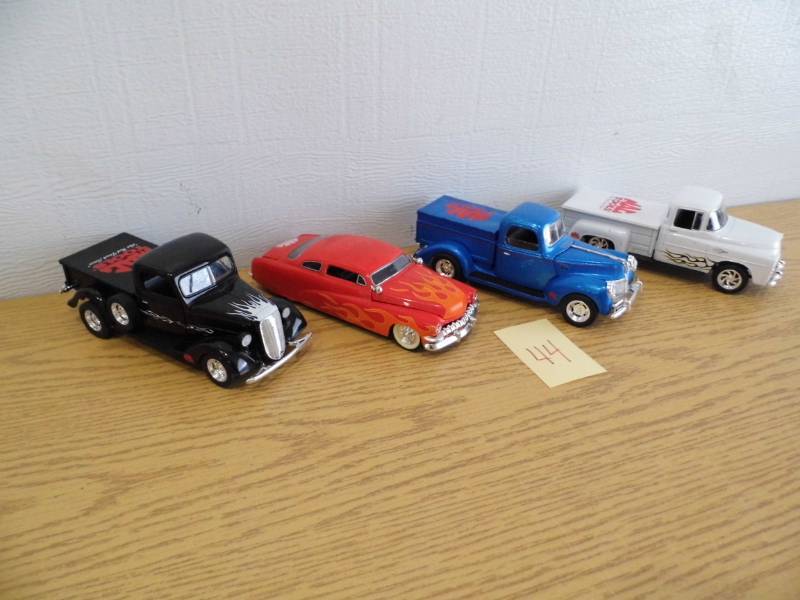 lot 44 image: Lot of 4 Diecast Vehicles