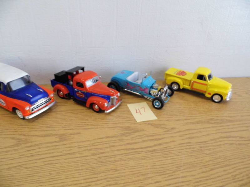 lot 47 image: Lot of 4 Diecast Vehicles
