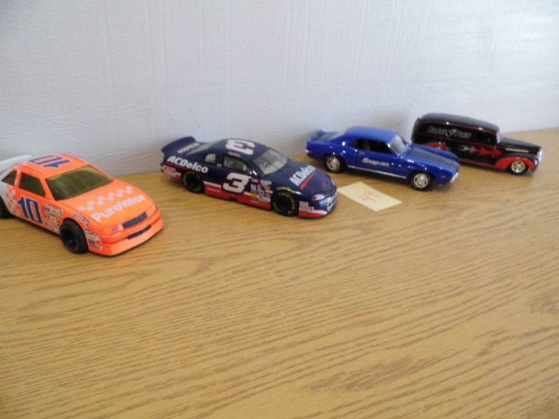 lot 49 image: Lot of 4 Diecast Vehicles
